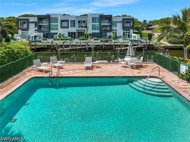 1540 Blue Point Ave 201, Naples, FL 34102