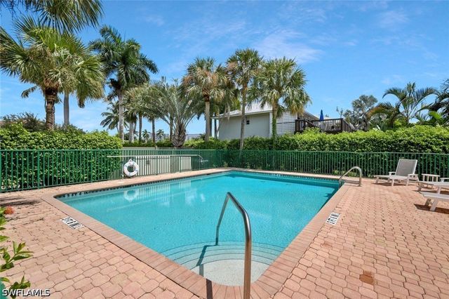 1540 Blue Point Ave 201, Naples, FL 34102