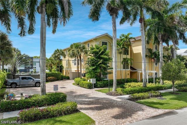 1540 Blue Point Ave 201, Naples, FL 34102