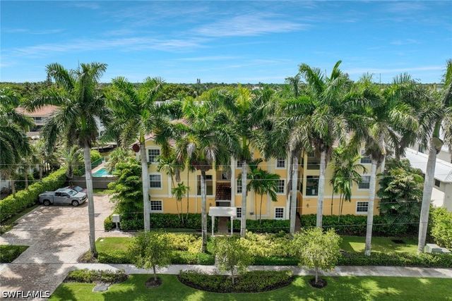 1540 Blue Point Ave 201, Naples, FL 34102