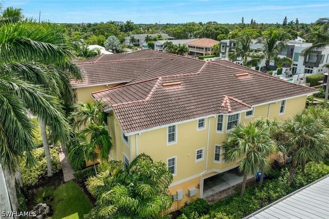 1540 Blue Point Ave 201, Naples, FL 34102