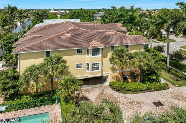 1540 Blue Point Ave 201, Naples, FL 34102