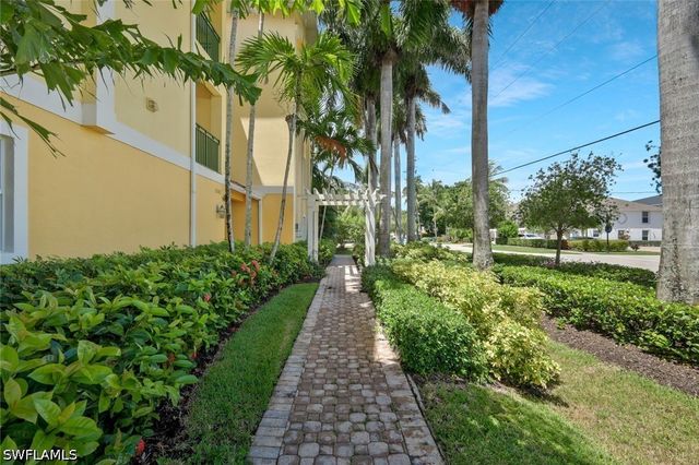 1540 Blue Point Ave 201, Naples, FL 34102