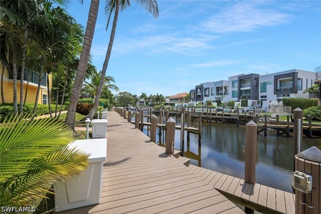 1540 Blue Point Ave 201, Naples, FL 34102