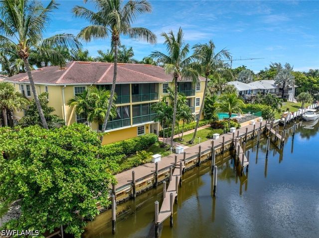 1540 Blue Point Ave 201, Naples, FL 34102