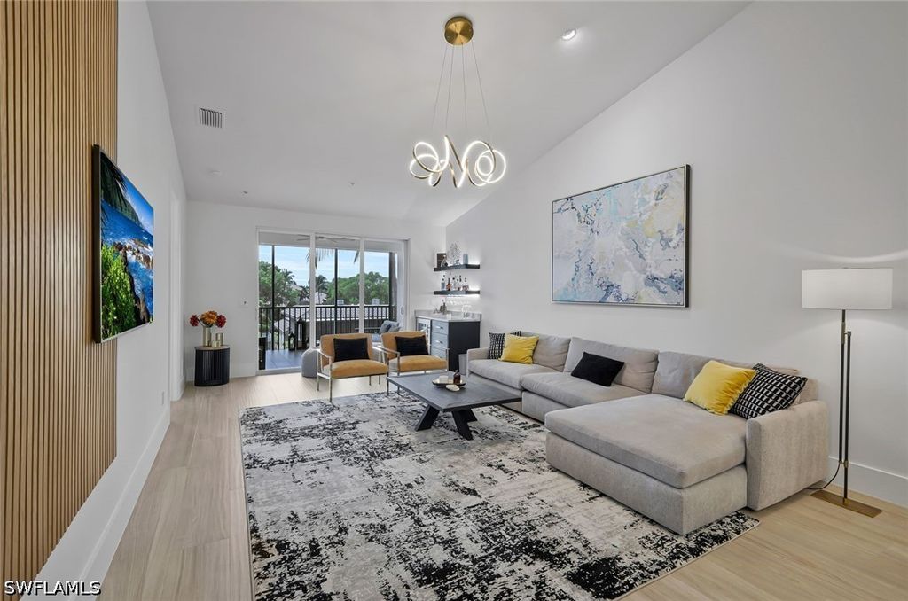 1540 Blue Point Ave 201, Naples, FL 34102