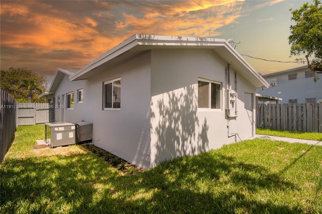 1750 NE 52nd St, Fort Lauderdale, FL 33334