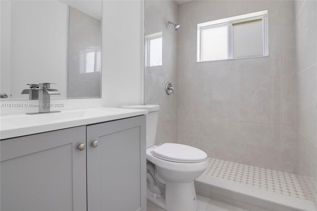 1750 NE 52nd St, Fort Lauderdale, FL 33334