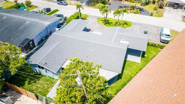 1750 NE 52nd St, Fort Lauderdale, FL 33334