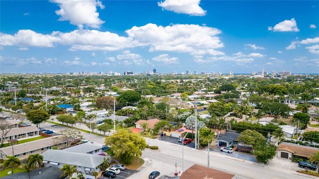 1750 NE 52nd St, Fort Lauderdale, FL 33334