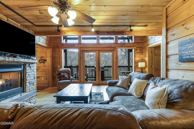 1346 N Baden Drive, Gatlinburg, TN 37738