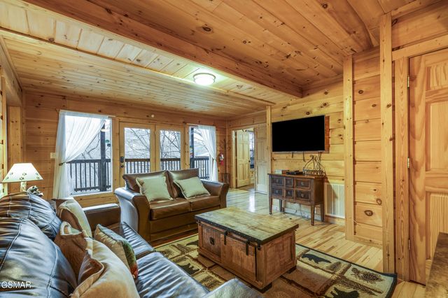 1346 N Baden Drive, Gatlinburg, TN 37738