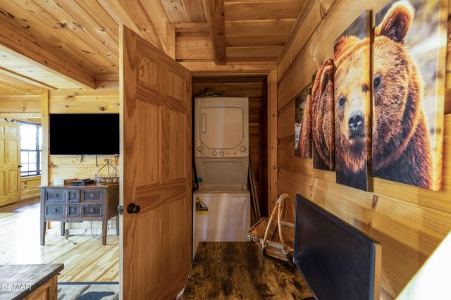 1346 N Baden Drive, Gatlinburg, TN 37738