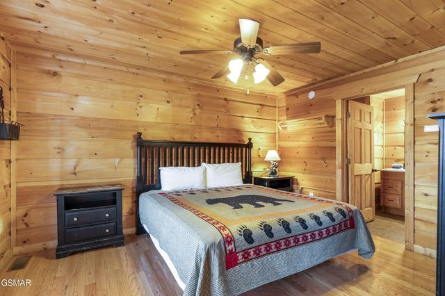 1346 N Baden Drive, Gatlinburg, TN 37738