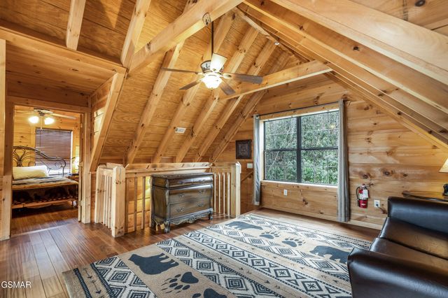 1346 N Baden Drive, Gatlinburg, TN 37738