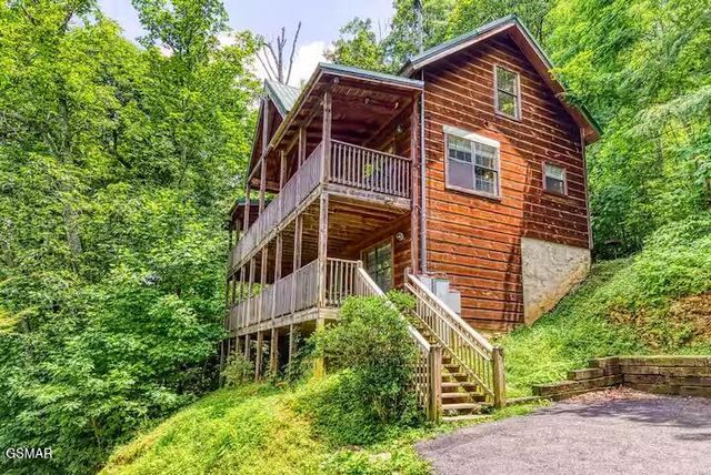 1346 N Baden Drive, Gatlinburg, TN 37738