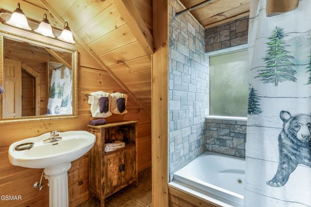 1346 N Baden Drive, Gatlinburg, TN 37738