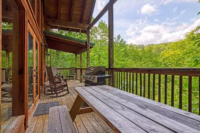 1346 N Baden Drive, Gatlinburg, TN 37738