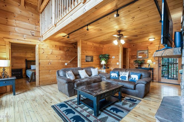 1346 N Baden Drive, Gatlinburg, TN 37738