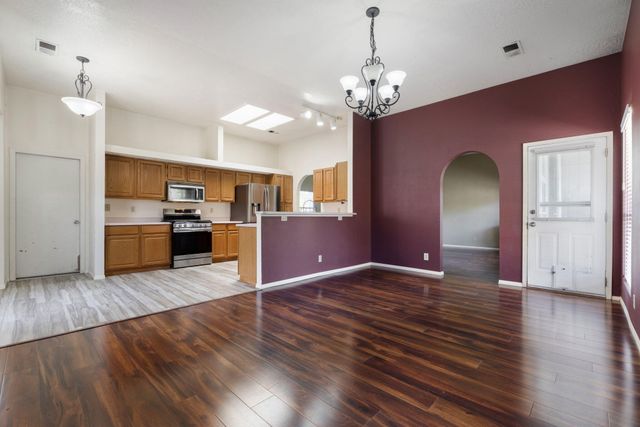 2595 Diamond Peak Drive NE, Rio Rancho, NM 87144
