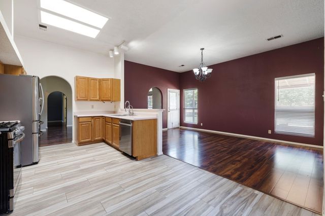 2595 Diamond Peak Drive NE, Rio Rancho, NM 87144