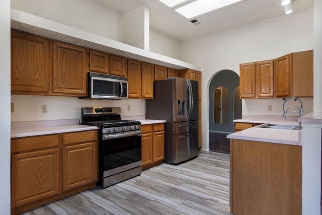 2595 Diamond Peak Drive NE, Rio Rancho, NM 87144