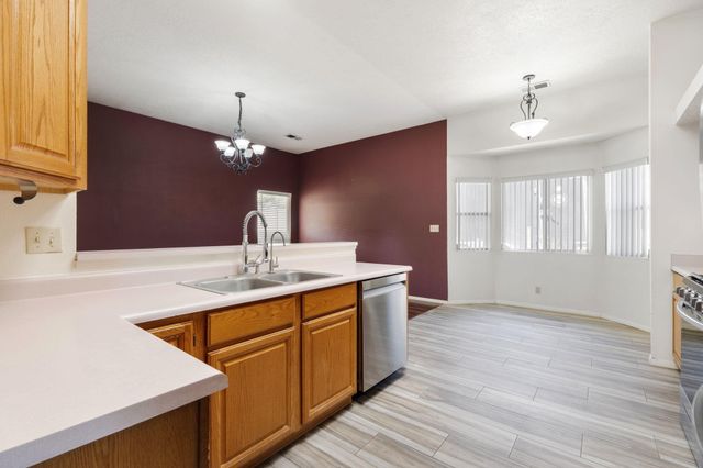 2595 Diamond Peak Drive NE, Rio Rancho, NM 87144