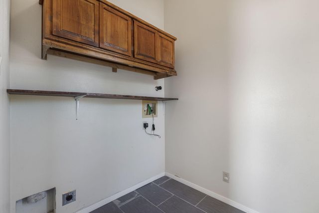 2595 Diamond Peak Drive NE, Rio Rancho, NM 87144