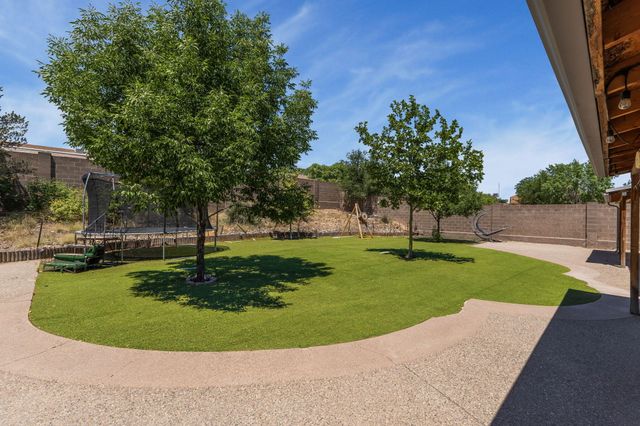 2595 Diamond Peak Drive NE, Rio Rancho, NM 87144