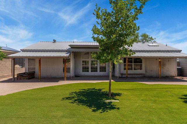 2595 Diamond Peak Drive NE, Rio Rancho, NM 87144
