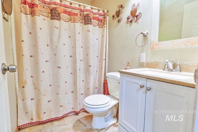 908 2nd Ave E, Jerome, ID 83338