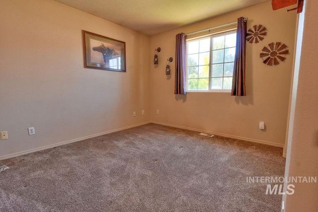 908 2nd Ave E, Jerome, ID 83338