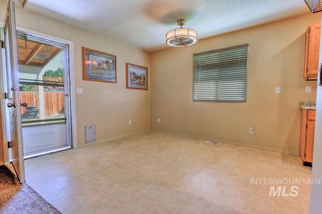 908 2nd Ave E, Jerome, ID 83338