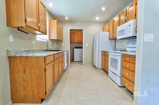 908 2nd Ave E, Jerome, ID 83338