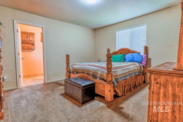 908 2nd Ave E, Jerome, ID 83338