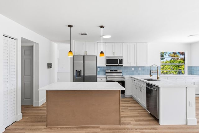 820 Rock Hill Avenue, Davie, FL 33325