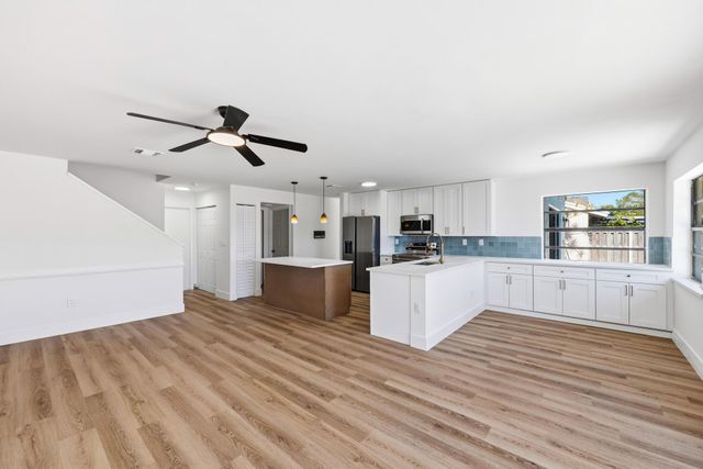 820 Rock Hill Avenue, Davie, FL 33325