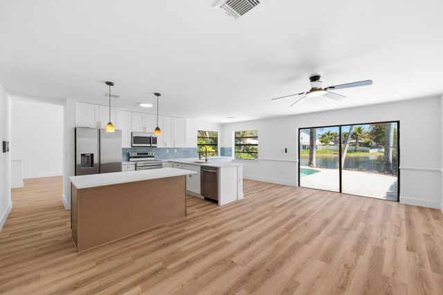 820 Rock Hill Avenue, Davie, FL 33325