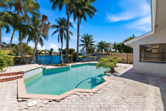 820 Rock Hill Avenue, Davie, FL 33325