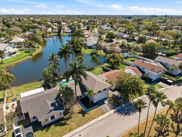 820 Rock Hill Avenue, Davie, FL 33325