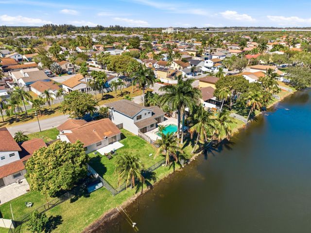 820 Rock Hill Avenue, Davie, FL 33325