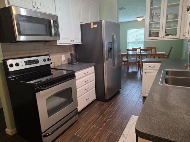3632 W Meadow Lane, Dickinson, TX 77539