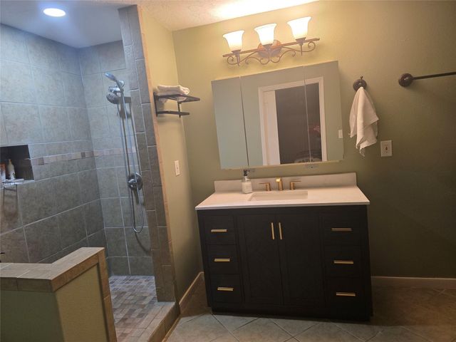 3632 W Meadow Lane, Dickinson, TX 77539