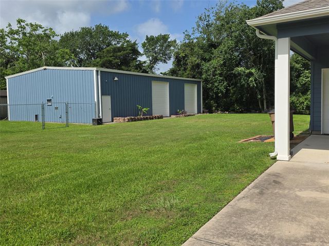 3632 W Meadow Lane, Dickinson, TX 77539