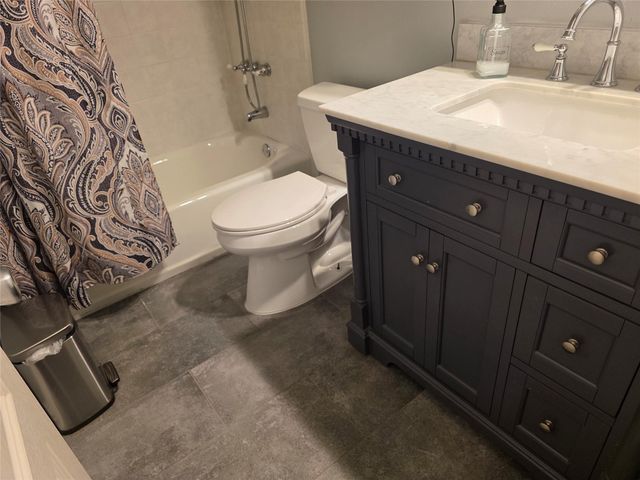 3632 W Meadow Lane, Dickinson, TX 77539