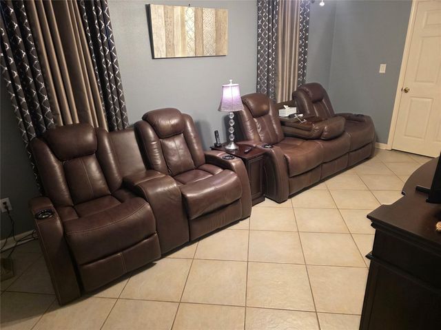 3632 W Meadow Lane, Dickinson, TX 77539