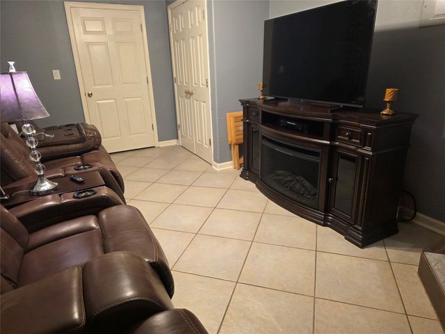 3632 W Meadow Lane, Dickinson, TX 77539