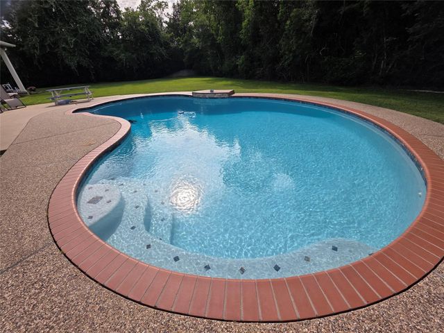 3632 W Meadow Lane, Dickinson, TX 77539