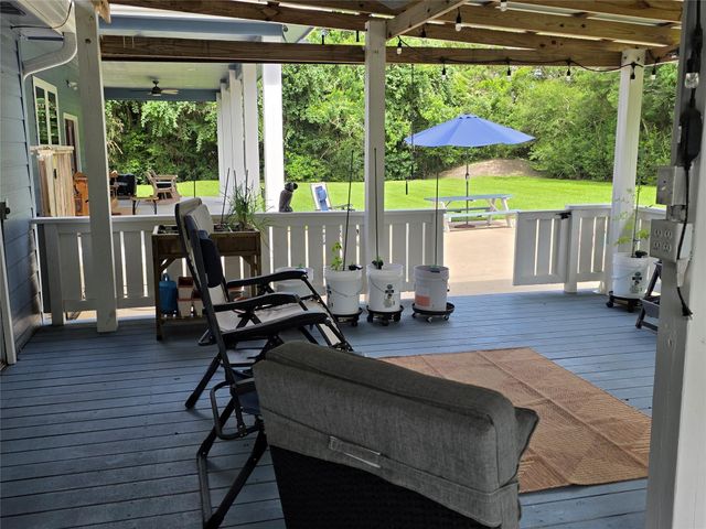 3632 W Meadow Lane, Dickinson, TX 77539