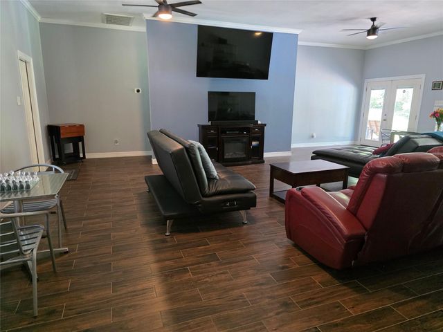 3632 W Meadow Lane, Dickinson, TX 77539